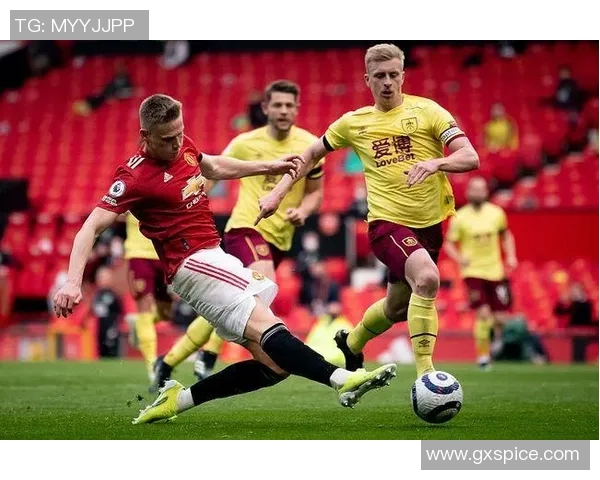 本菲卡与曼联实力对比分析揭示两队在战术与球员方面的差异 本菲卡与曼联实力对比分析揭示两队在战术与球员方面的差异