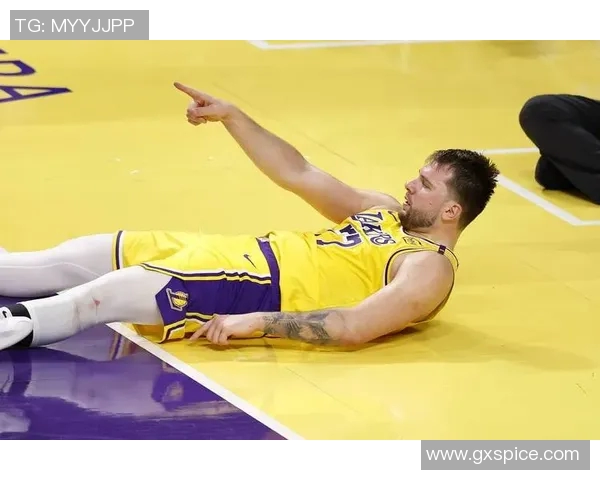 湖人对决爵士精彩回顾ESPN直播分析及赛后亮点总结 湖人对决爵士精彩回顾ESPN直播分析及赛后亮点总结