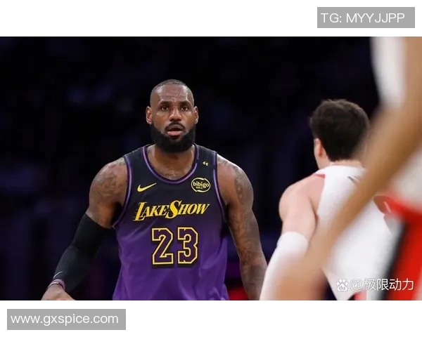 勒布朗詹姆斯与科比布莱恩特的传奇对决与篮球时代的辉煌交汇